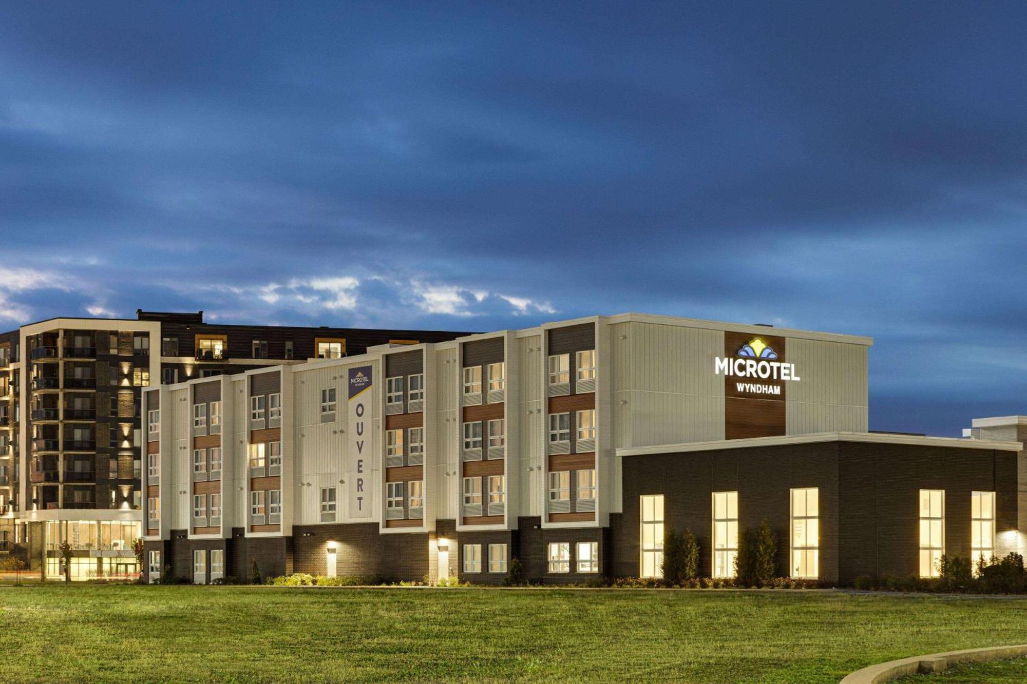 Microtel Inn & Suites By Wyndham Boisbriand Sainte-Thérèse-de-Blainville Exterior foto
