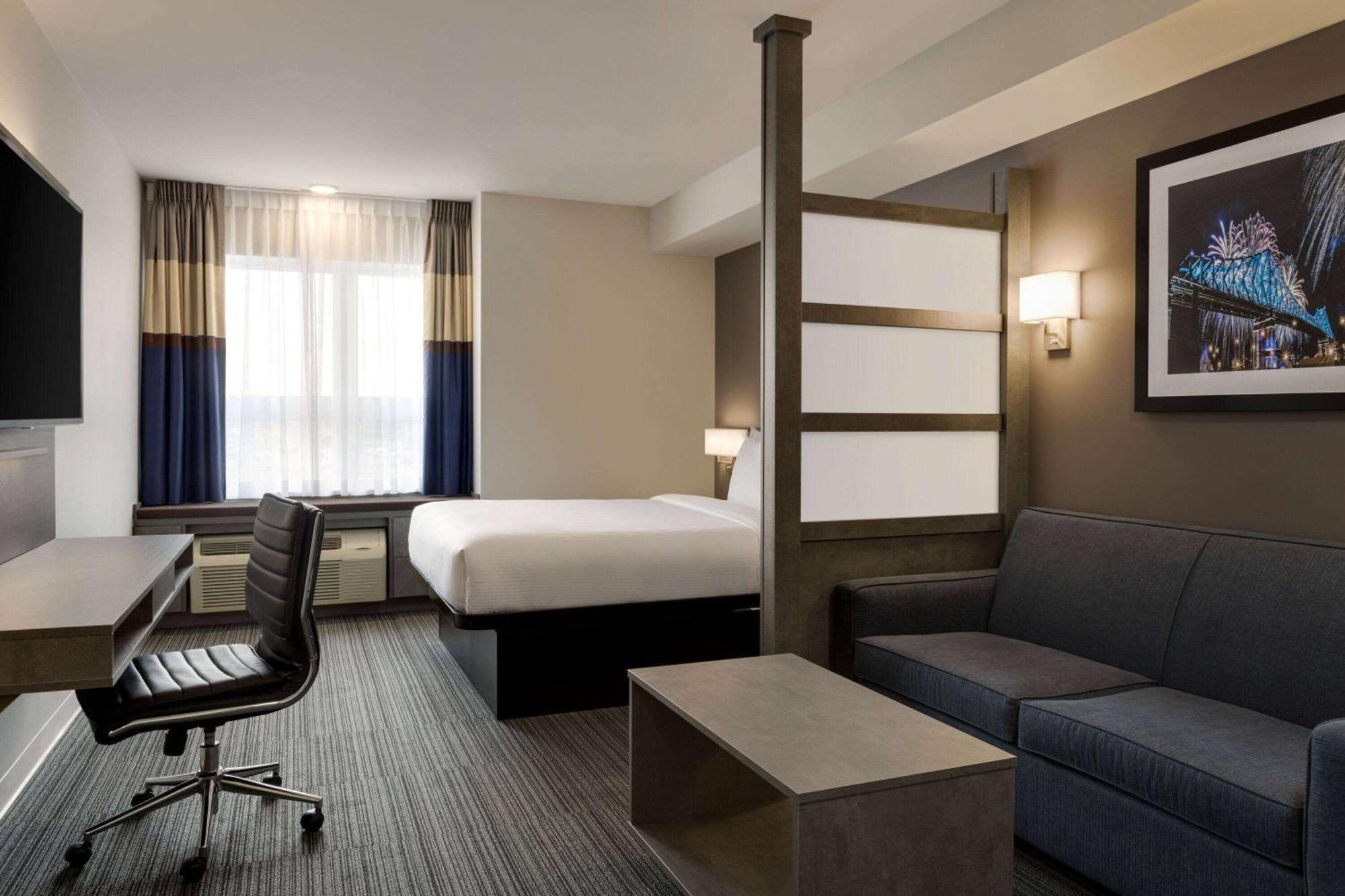 Microtel Inn & Suites By Wyndham Boisbriand Sainte-Thérèse-de-Blainville Exterior foto