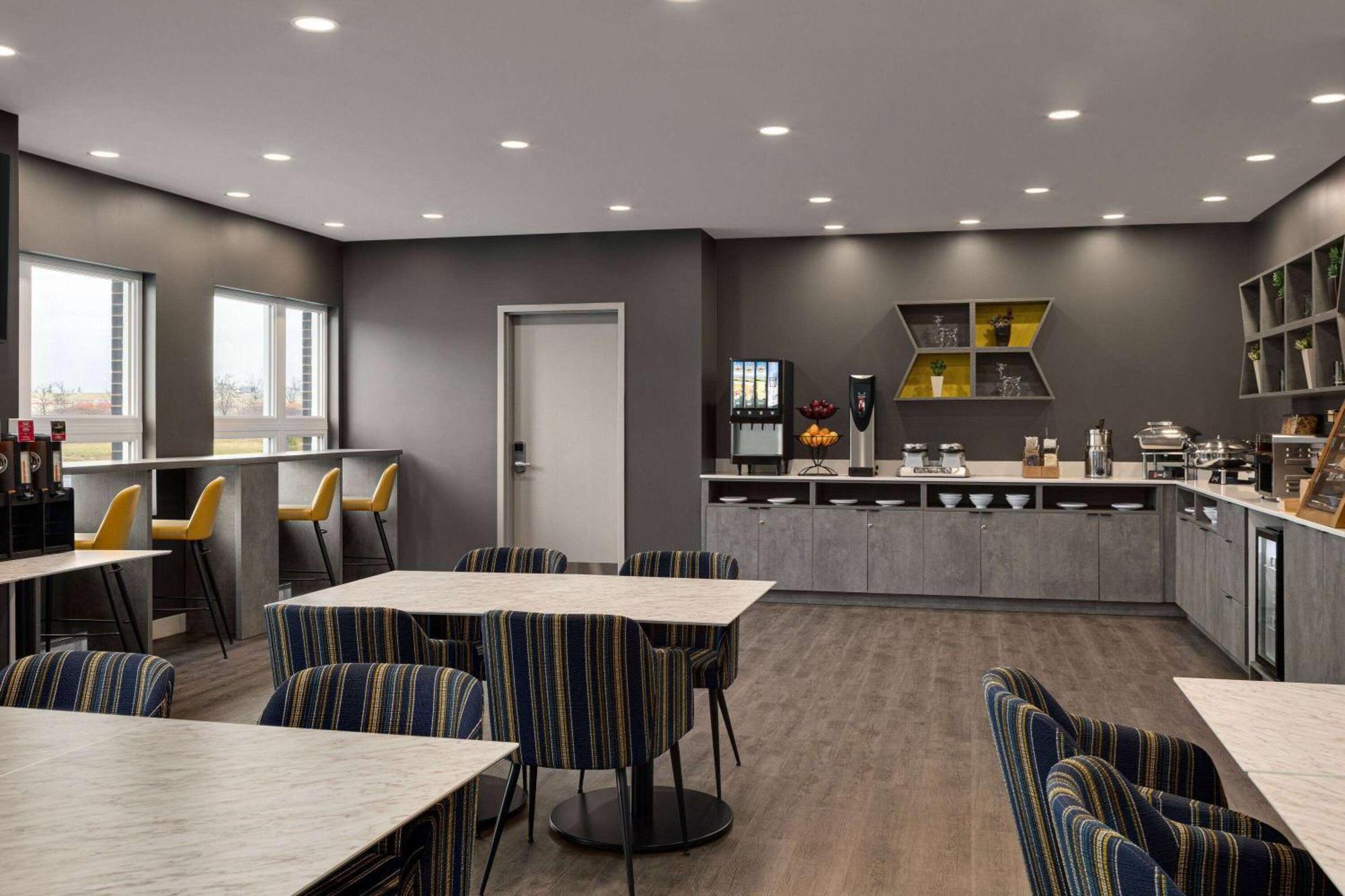 Microtel Inn & Suites By Wyndham Boisbriand Sainte-Thérèse-de-Blainville Exterior foto