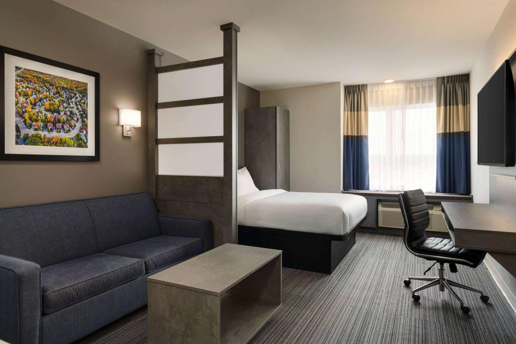 Microtel Inn & Suites By Wyndham Boisbriand Sainte-Thérèse-de-Blainville Exterior foto